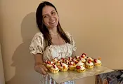 Млада жена от Русе дарява домашни сладки на нуждаещи се Млада жена от Русе дарява домашни сладки на нуждаещи се