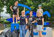 Служители на Община Русе почистиха районите около обществени сгради Служители на Община Русе почистиха районите около обществени сгради