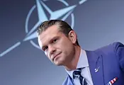 Пийт Хегсет: Опасни идеологии щурмуват плажовете в България Пийт Хегсет: Опасни идеологии щурмуват плажовете в България