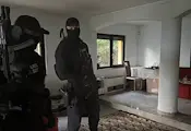 ГДБОП и ДАНС закопчаха 23-ма за трафик на хора ГДБОП и ДАНС закопчаха 23-ма за трафик на хора