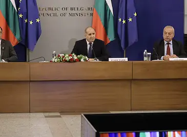 Румен Радев: Намаляваме административната тежест за инвеститорите Румен Радев: Намаляваме административната тежест за инвеститорите