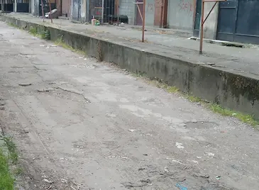 Община Русе бави две години ремонта на улицата зад блок „Клокотница“ 1 Община Русе бави две години ремонта на улицата зад блок „Клокотница“ 1