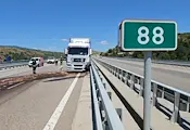 ТИР разля гориво при катастрофа на магистрала "Струма" ТИР разля гориво при катастрофа на магистрала "Струма"