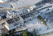 Експлозия срути мол в Япония след силно земетресение Експлозия срути мол в Япония след силно земетресение