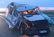 Микробус и камион се блъснаха на магистрала "Тракия" Микробус и камион се блъснаха на магистрала "Тракия"