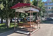 Поставиха люлка беседка на площад „Д-р Мустаков“ Поставиха люлка беседка на площад „Д-р Мустаков“