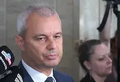 ДБ и „Възраждане“ искат оставката на Десислава Атанасова ДБ и „Възраждане“ искат оставката на Десислава Атанасова