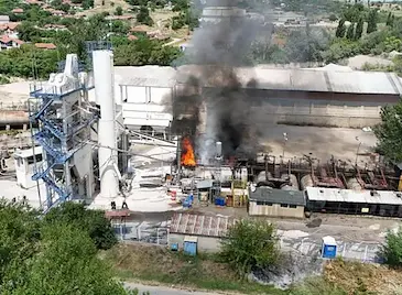 Пожар горя в асфалтовата база в квартал “Средна кула“ Пожар горя в асфалтовата база в квартал “Средна кула“