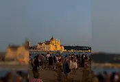 В Будапеща спретнаха парти в пресъхналото корито на Дунав В Будапеща спретнаха парти в пресъхналото корито на Дунав