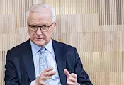 ЕЦБ отчита uмерен ръст на заплатите в еврозоната ЕЦБ отчита uмерен ръст на заплатите в еврозоната