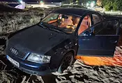 Шофьор от Русе затъна в дюните на Северния плаж в Китен Шофьор от Русе затъна в дюните на Северния плаж в Китен