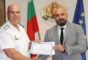 Контраадмирал Кирил Михайлов получи почетна грамота в Русе Контраадмирал Кирил Михайлов получи почетна грамота в Русе