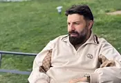 Тони Стораро излиза на сцената в Сливо поле Тони Стораро излиза на сцената в Сливо поле