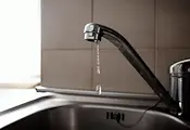 Спират водата по улица „Вардар“ в Русе Спират водата по улица „Вардар“ в Русе