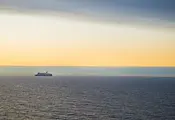 Снаряд удари кораб край бреговете на Оман Снаряд удари кораб край бреговете на Оман