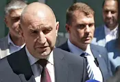 Румен Радев: Отскубнали са заглушителя в последния момент Румен Радев: Отскубнали са заглушителя в последния момент