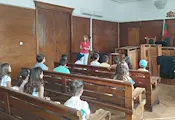 Деца осъдиха Златокоска за кражба в русенския съд Деца осъдиха Златокоска за кражба в русенския съд