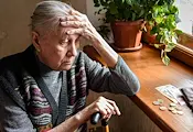 Пенсионери броят центове, депутати прибират хиляди евро Пенсионери броят центове, депутати прибират хиляди евро