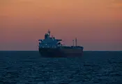 Иранската революционна гвардия удари танкер в Ормузкия проток Иранската революционна гвардия удари танкер в Ормузкия проток