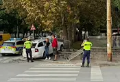 Кола се вряза в ограда на детска градина във Велико Търново Кола се вряза в ограда на детска градина във Велико Търново