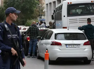 Арестуваха петима в Гърция за измама със стоки от България Арестуваха петима в Гърция за измама със стоки от България