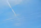 Метеоролози обясниха линиите в небето над Северна България Метеоролози обясниха линиите в небето над Северна България