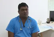 Индийски лекар лекува децата на Русе Индийски лекар лекува децата на Русе