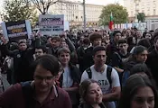 Млади лекари блокираха движението пред здравното министерство Млади лекари блокираха движението пред здравното министерство