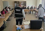 Полицаи показаха криминалистични техники пред русенски студенти Полицаи показаха криминалистични техники пред русенски студенти