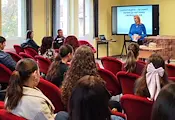 Прокурори показаха на ученици в Русе как се разпознават фалшиви пари Прокурори показаха на ученици в Русе как се разпознават фалшиви пари