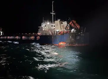 Първи кадри от среднощната спасителна акция в Черно море Първи кадри от среднощната спасителна акция в Черно море