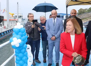 Кръстиха два нови кораба за поддръжка на Дунав в Русе Кръстиха два нови кораба за поддръжка на Дунав в Русе