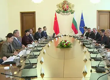 Румен Радев предложи на Китай съвместни проекти за електромобили и енергетика Румен Радев предложи на Китай съвместни проекти за електромобили и енергетика