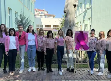 Масова подкрепа в Русе за кампания срещу рака на гърдата Масова подкрепа в Русе за кампания срещу рака на гърдата